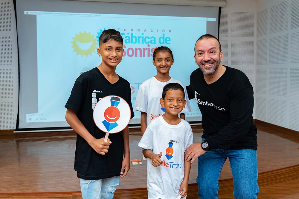 Iván and a group of cleft patients smile together